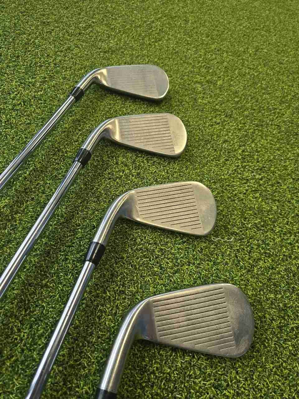 Titleist T300 Iron Set 8 Clubs 4-PW 48 True Temper AMT Red R300 Regular RH