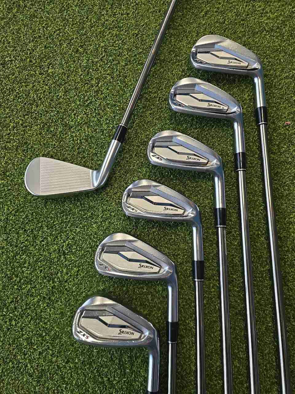 Srixon ZX5 Forged Iron Set 4-PW UST Mamiya Recoil 95 F4 Graphite Shaft RH