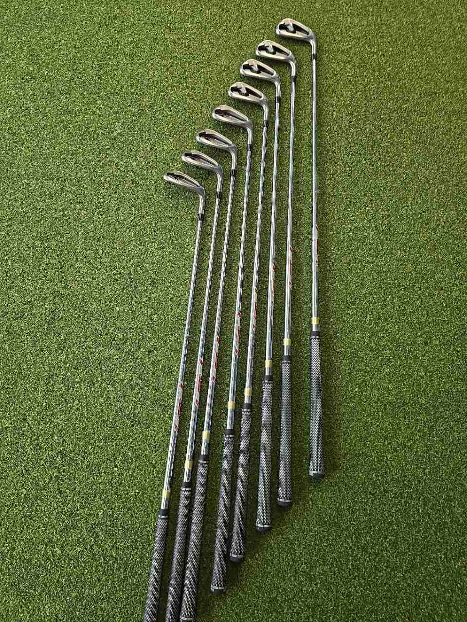 Titleist T300 Iron Set 8 Clubs 4-PW 48 True Temper AMT Red R300 Regular RH