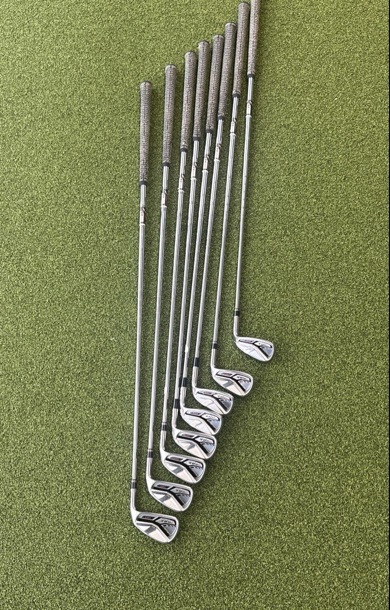 TaylorMade RBZ Pro Iron Set 4-PW AW RocketFuel 85g Regular Flex Steel RH 8 Club