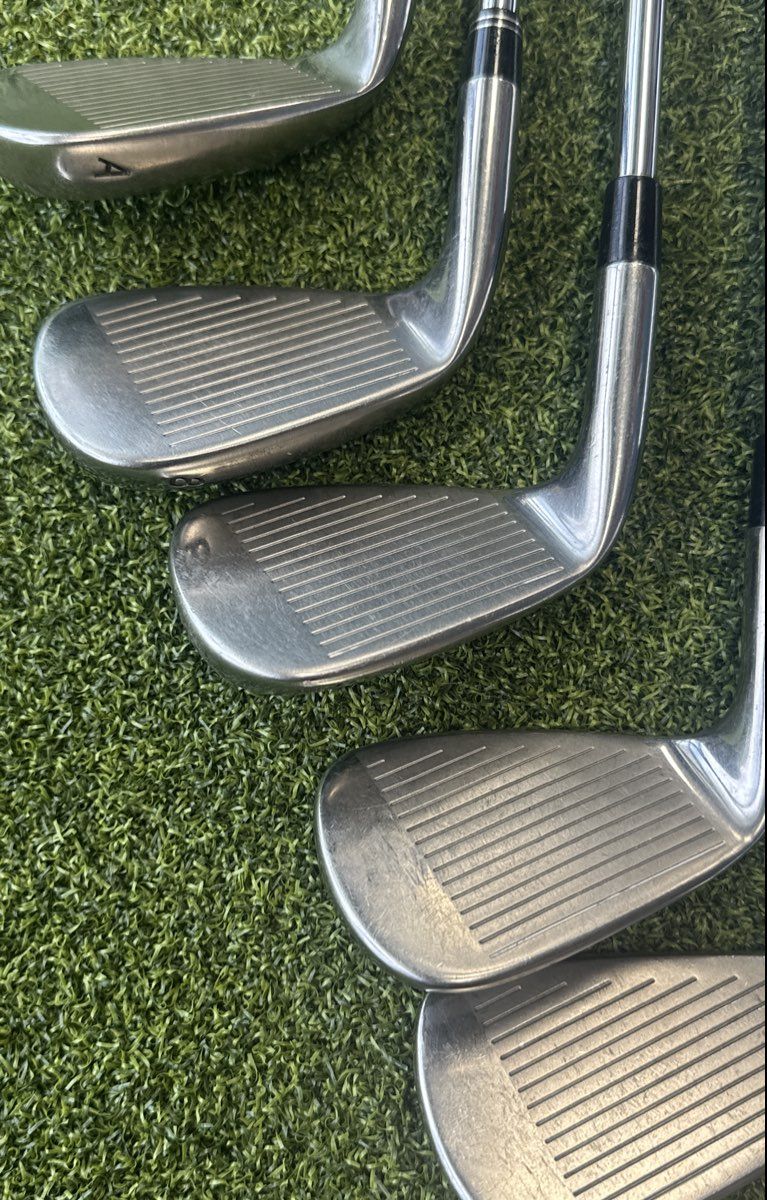 TaylorMade RBZ Pro Iron Set 4-PW AW RocketFuel 85g Regular Flex Steel RH 8 Club