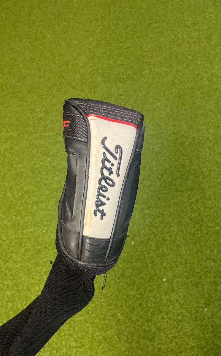 Titleist 909 F2 15.5° Right Handed ACCRA ALDILA Voodoo FW-S Stiff Good