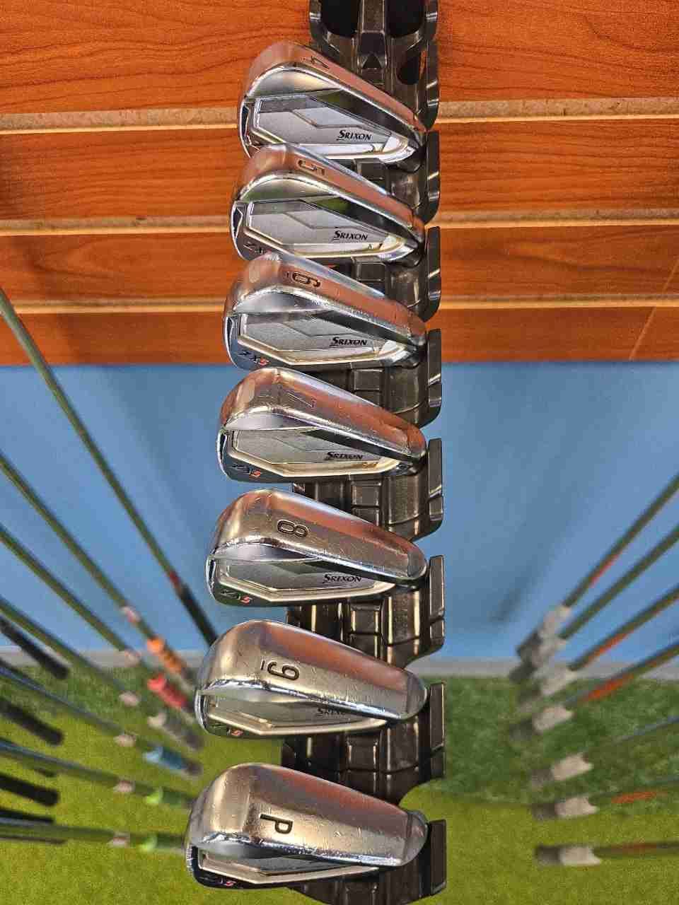 Srixon ZX5 Forged Iron Set 4-PW UST Mamiya Recoil 95 F4 Graphite Shaft RH