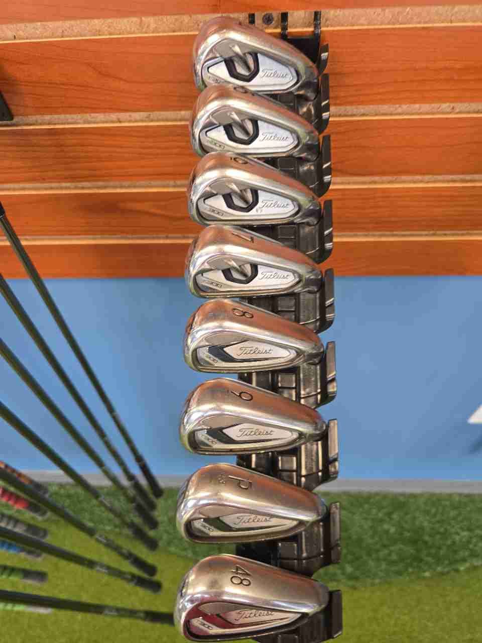 Titleist T300 Iron Set 8 Clubs 4-PW 48 True Temper AMT Red R300 Regular RH